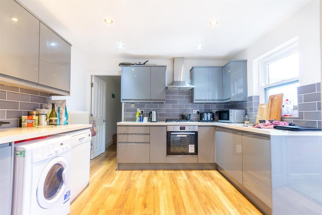 6 bed Mid Terraced House for rent in Newcastle upon Tyne. From Walton Robinson Property Consultants Ltd 6 bed Mid Terraced House for rent in Newcastle upon Tyne. From Walton Robinson Property Consultants Ltd