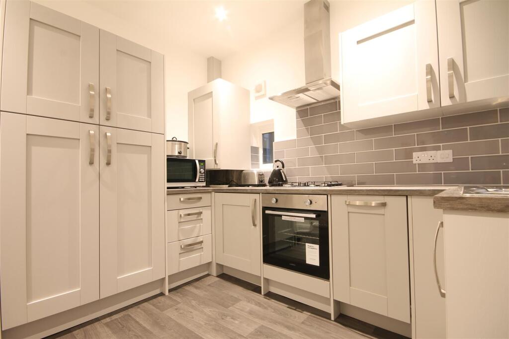 6 bed Mid Terraced House for rent in Newcastle upon Tyne. From Walton Robinson Property Consultants Ltd 6 bed Mid Terraced House for rent in Newcastle upon Tyne. From Walton Robinson Property Consultants Ltd