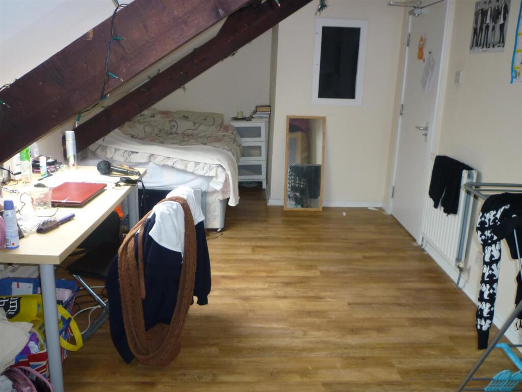 5 bed Annexe for rent in Newcastle upon Tyne. From Walton Robinson Property Consultants Ltd 5 bed Annexe for rent in Newcastle upon Tyne. From Walton Robinson Property Consultants Ltd