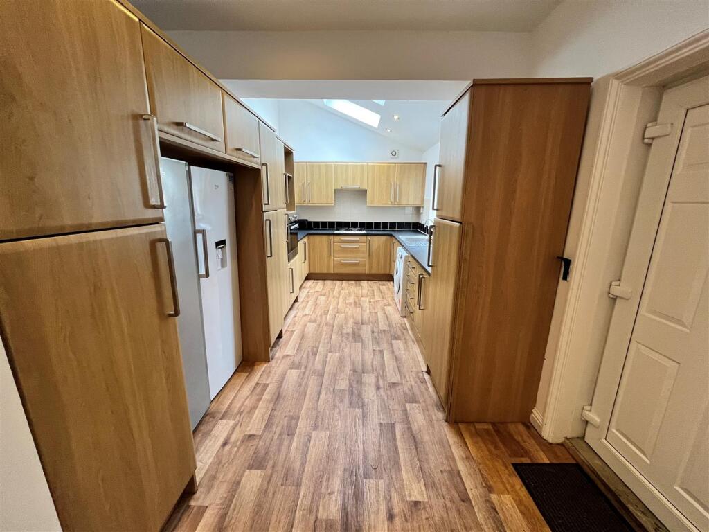 6 bed Mid Terraced House for rent in Newcastle upon Tyne. From Walton Robinson Property Consultants Ltd 6 bed Mid Terraced House for rent in Newcastle upon Tyne. From Walton Robinson Property Consultants Ltd
