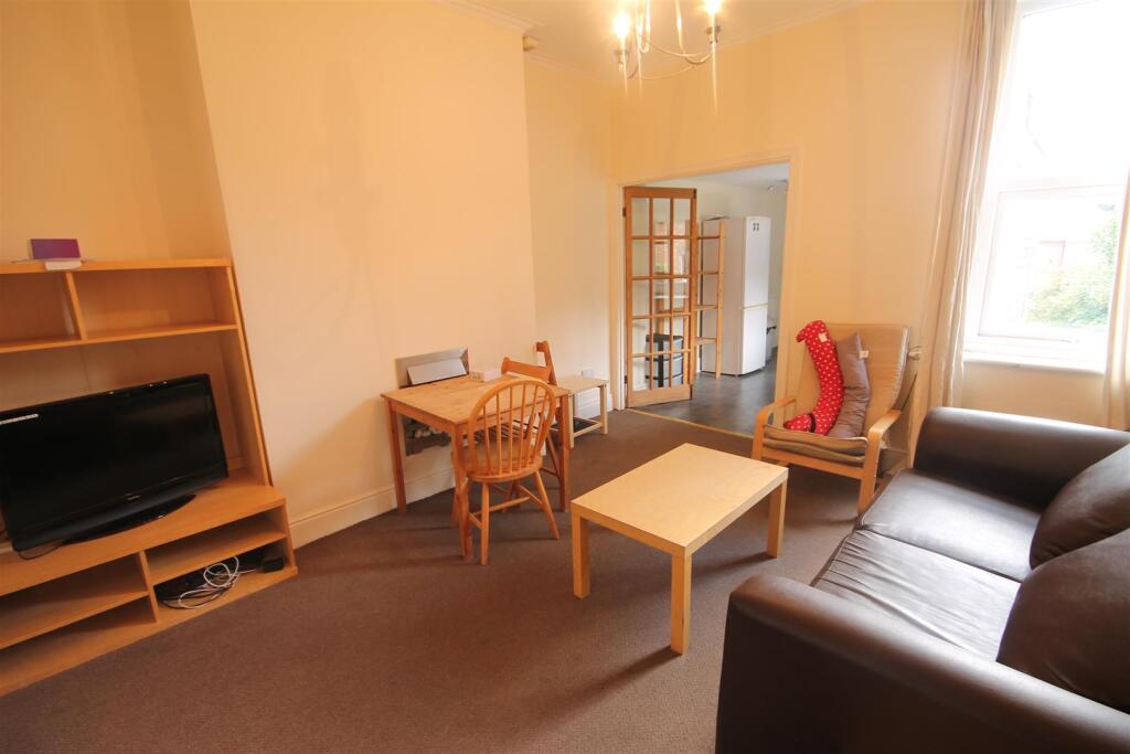 3 bed 1st Floor Flat for rent in Newcastle upon Tyne. From Walton Robinson Property Consultants Ltd