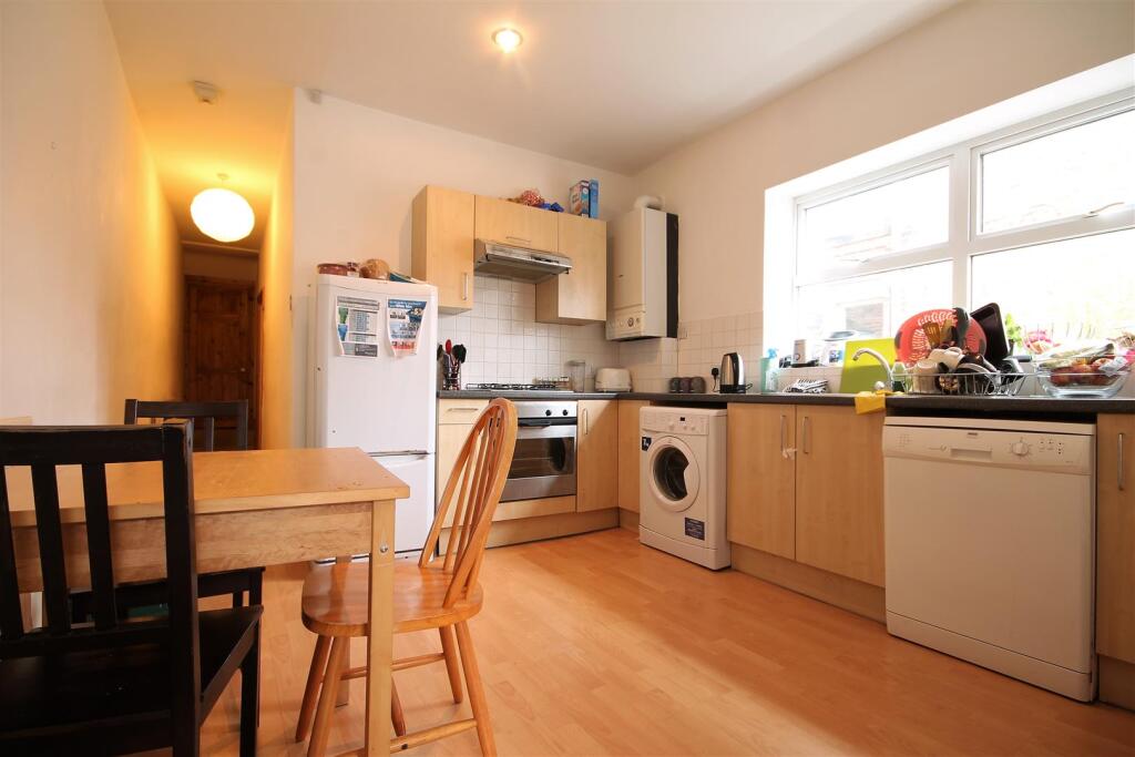 2 bed 1st Floor Flat for rent in Newcastle upon Tyne. From Walton Robinson Property Consultants Ltd