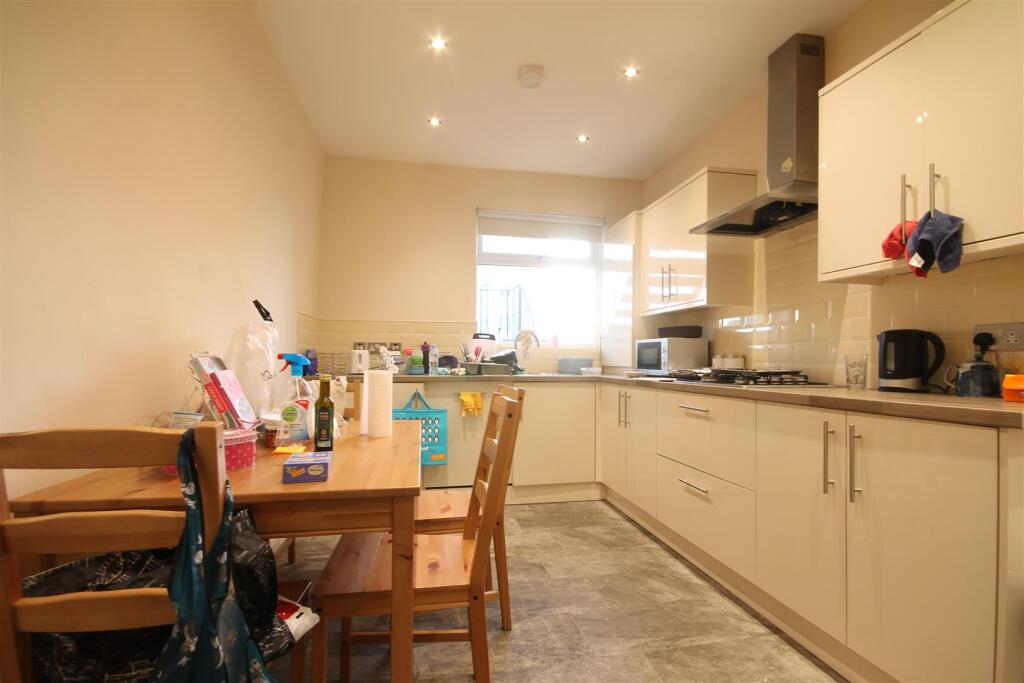 2 bed Apartment for rent in Newcastle upon Tyne. From Walton Robinson Property Consultants Ltd