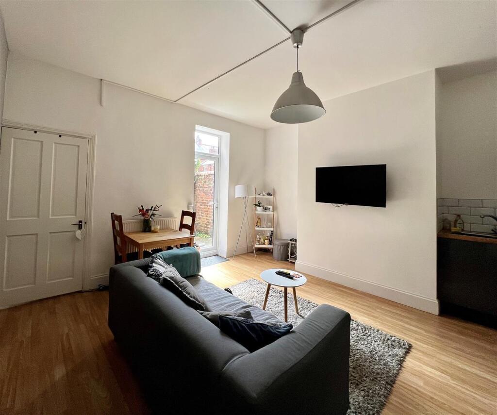 2 bed Apartment for rent in Newcastle upon Tyne. From Walton Robinson Property Consultants Ltd
