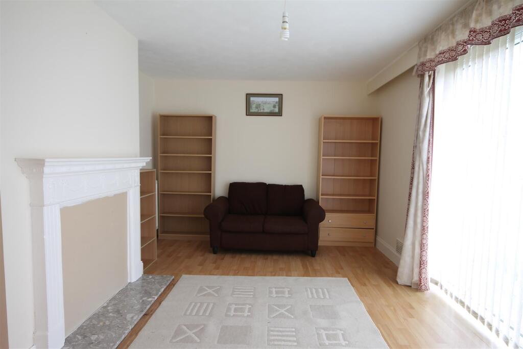 3 bed Mid Terraced House for rent in Longbenton. From Walton Robinson Property Consultants Ltd 3 bed Mid Terraced House for rent in Longbenton. From Walton Robinson Property Consultants Ltd