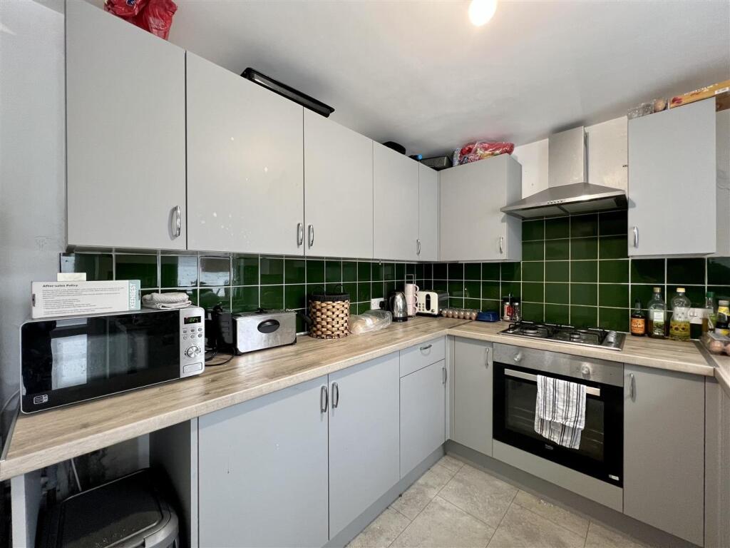 5 bed Mid Terraced House for rent in Newcastle upon Tyne. From Walton Robinson Property Consultants Ltd 5 bed Mid Terraced House for rent in Newcastle upon Tyne. From Walton Robinson Property Consultants Ltd