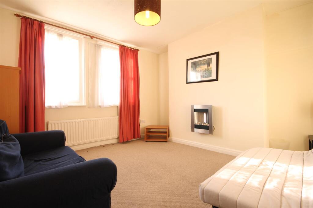 1 bed 1st Floor Flat for rent in Newcastle upon Tyne. From Walton Robinson Property Consultants Ltd