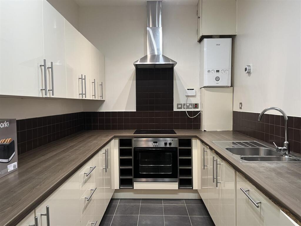 6 bed Apartment for rent in Newcastle upon Tyne. From Walton Robinson Property Consultants Ltd 6 bed Apartment for rent in Newcastle upon Tyne. From Walton Robinson Property Consultants Ltd