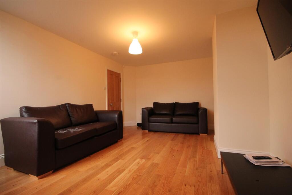 6 bed Annexe for rent in Newcastle upon Tyne. From Walton Robinson Property Consultants Ltd