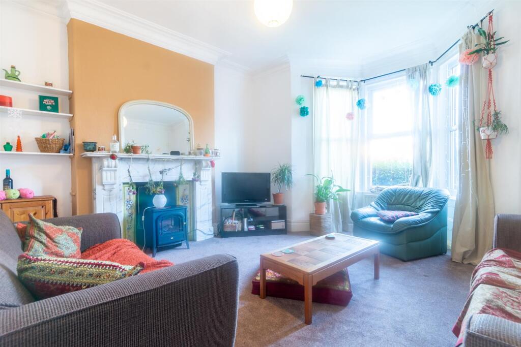 5 bed Mid Terraced House for rent in Newcastle upon Tyne. From Walton Robinson Property Consultants Ltd