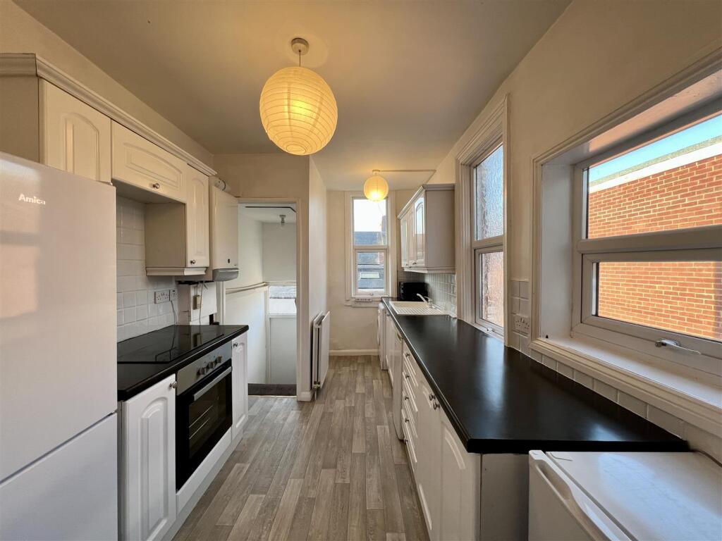 6 bed Mid Terraced House for rent in Newcastle upon Tyne. From Walton Robinson Property Consultants Ltd