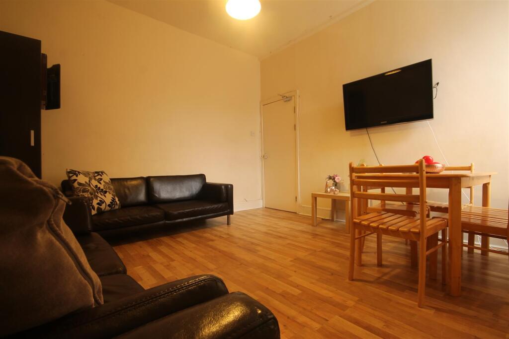 5 bed Annexe for rent in Newcastle upon Tyne. From Walton Robinson Property Consultants Ltd