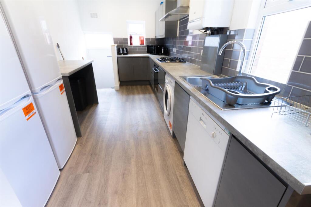 6 bed Annexe for rent in Newcastle upon Tyne. From Walton Robinson Property Consultants Ltd
