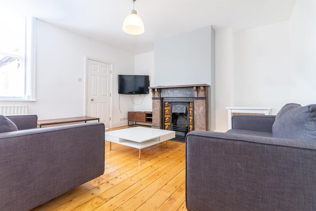 6 bed Annexe for rent in Newcastle upon Tyne. From Walton Robinson Property Consultants Ltd 6 bed Annexe for rent in Newcastle upon Tyne. From Walton Robinson Property Consultants Ltd