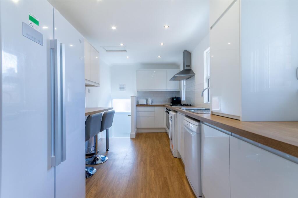 6 bed Annexe for rent in Newcastle upon Tyne. From Walton Robinson Property Consultants Ltd 6 bed Annexe for rent in Newcastle upon Tyne. From Walton Robinson Property Consultants Ltd