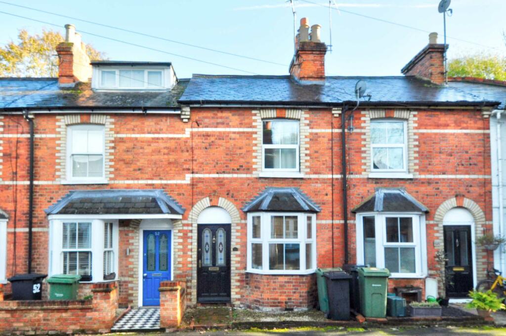 2 bed Mid Terraced House for rent in Henley-on-Thames. From Peers and Hilton