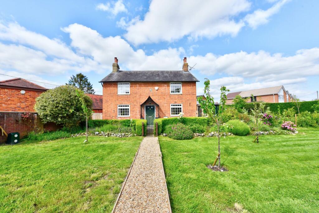 4 bed Detached House for rent in Binfield Heath. From Peers and Hilton
