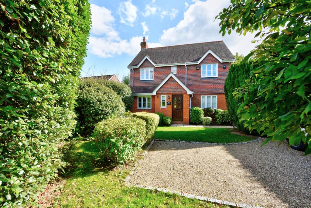 4 bed Detached for rent in Gallowstree Common. From Tim Peers Estate Agents - Henley on Thames 4 bed Detached for rent in Gallowstree Common. From Tim Peers Estate Agents - Henley on Thames