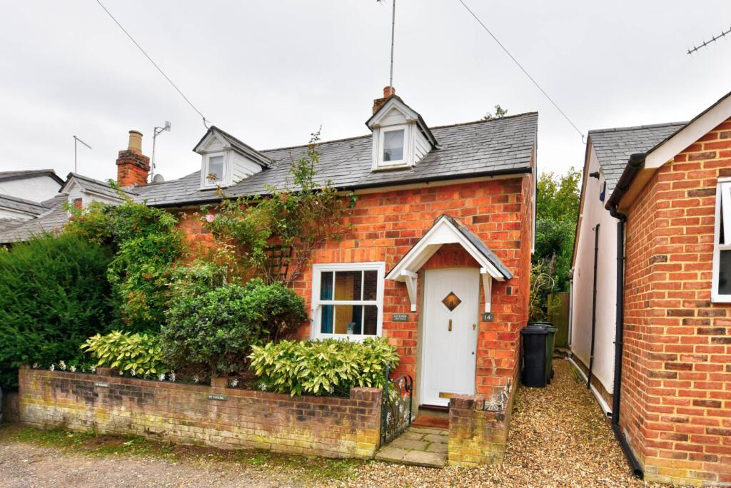 2 bed Cottage for rent in Harpsden. From Tim Peers Estate Agents - Henley on Thames