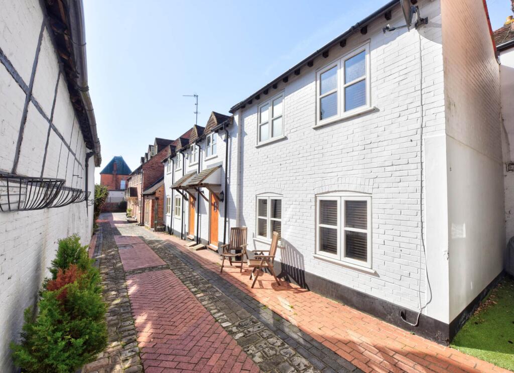 2 bed Mews for rent in Henley-on-Thames. From Tim Peers Estate Agents - Henley on Thames 2 bed Mews for rent in Henley-on-Thames. From Tim Peers Estate Agents - Henley on Thames