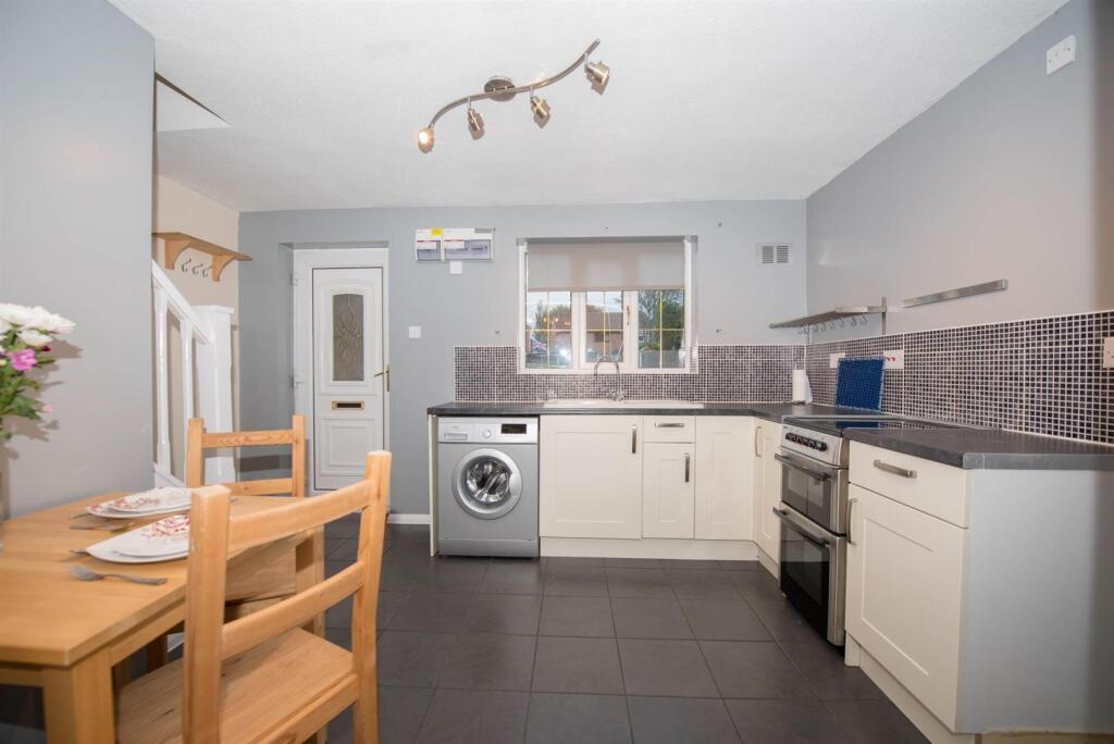 2 bed Mid Terraced House for rent in Rainworth. From DMW Property Services - Mapperley