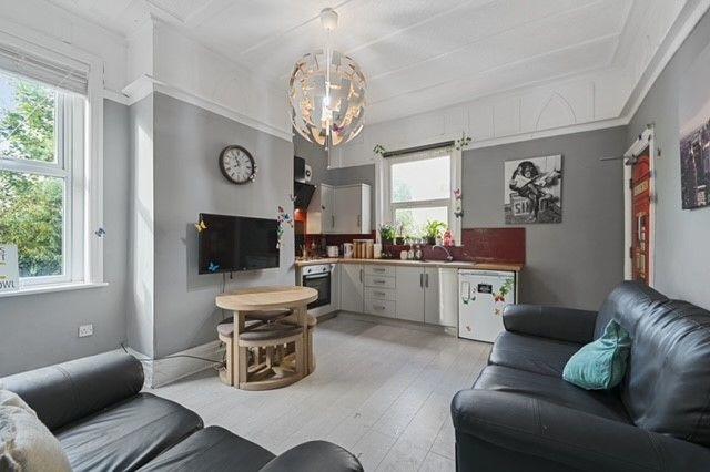 6 bed Mid Terraced House for rent in Preston. From North West Homes - Preston