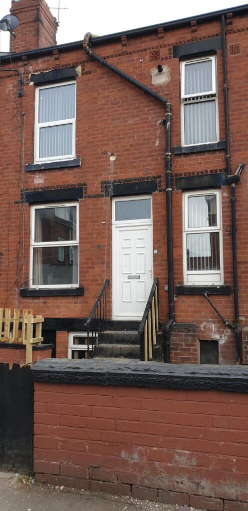 2 bed Mid Terraced House for rent in Leeds. From Barford Property - Bradford 2 bed Mid Terraced House for rent in Leeds. From Barford Property - Bradford