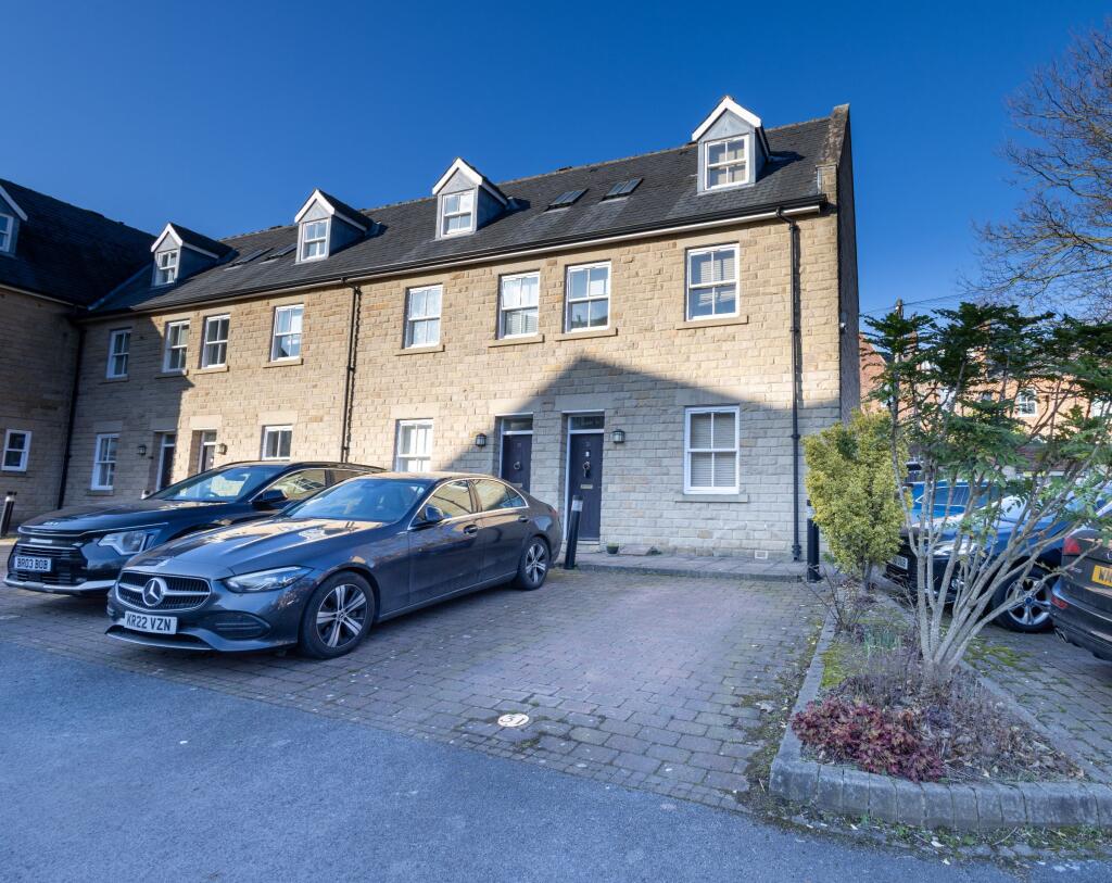 3 bed Mid Terraced House for rent in Leeds. From Barford Property - Bradford