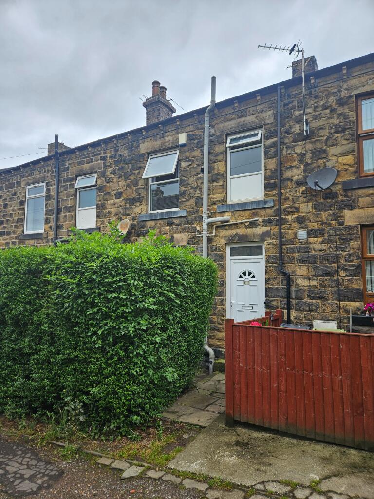 1 bed Mid Terraced House for rent in Batley. From Barford Property - Bradford 1 bed Mid Terraced House for rent in Batley. From Barford Property - Bradford