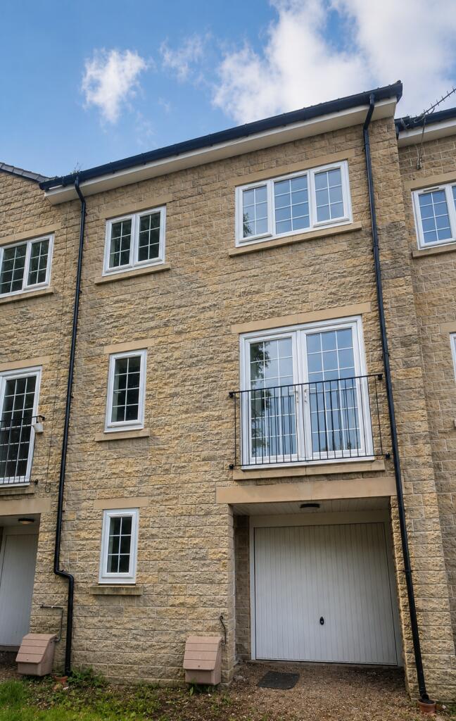3 bed Mid Terraced House for rent in Halifax. From Barford Property - Bradford 3 bed Mid Terraced House for rent in Halifax. From Barford Property - Bradford
