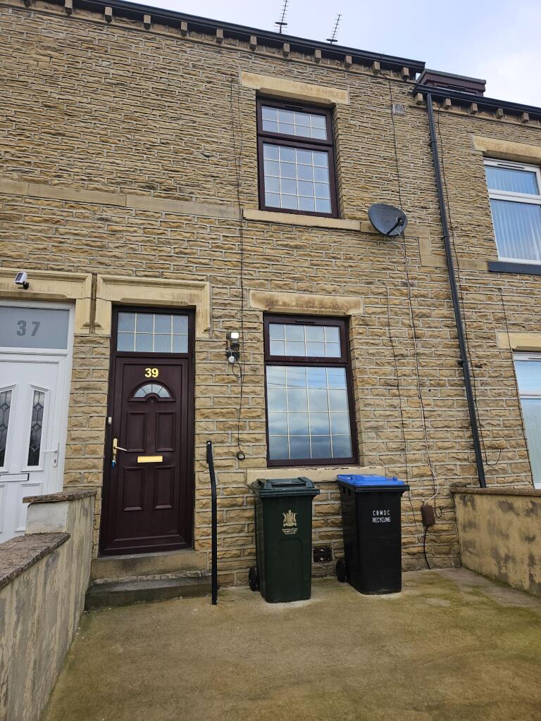 3 bed Mid Terraced House for rent in Bradford. From Barford Property - Bradford 3 bed Mid Terraced House for rent in Bradford. From Barford Property - Bradford