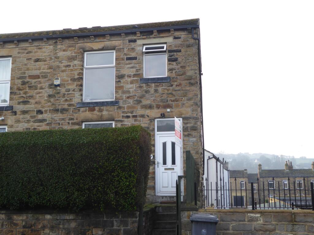 2 bed Mid Terraced House for rent in Batley. From Barford Property - Bradford