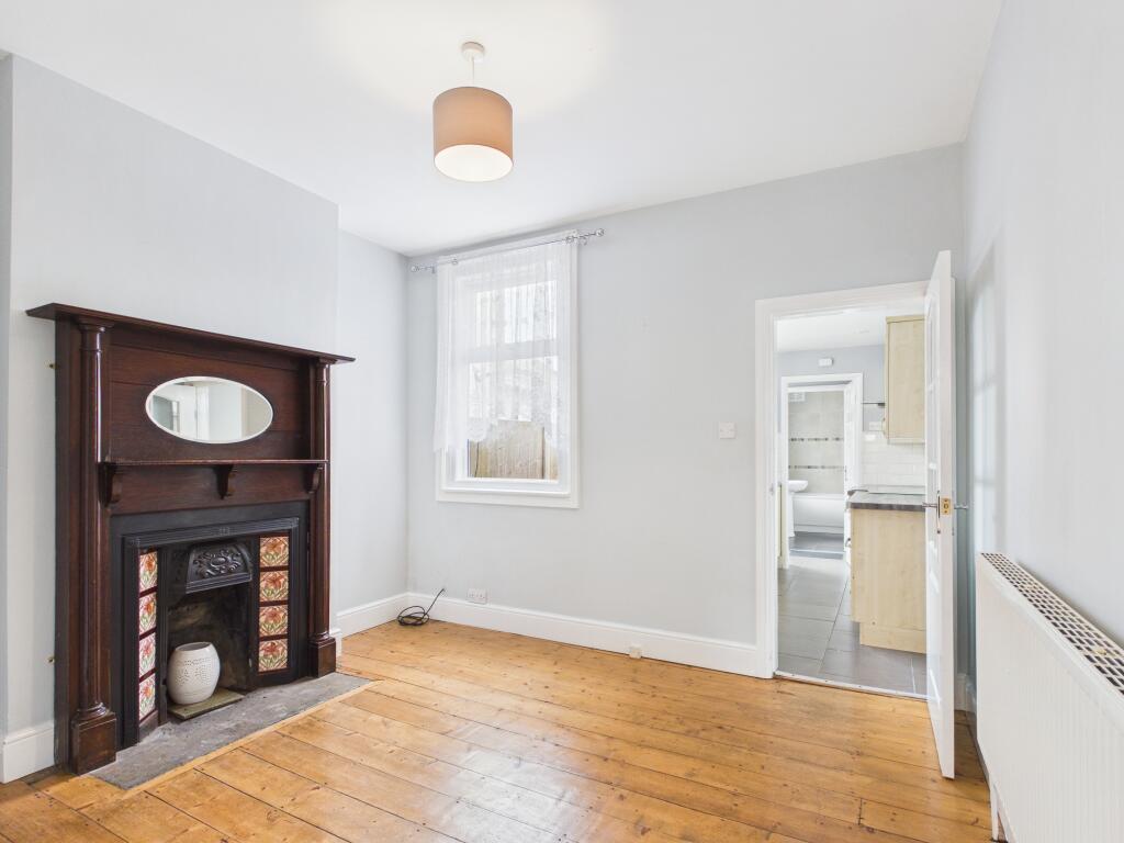 2 bed Mid Terraced House for rent in Smethwick. From Northwood - Birmingham