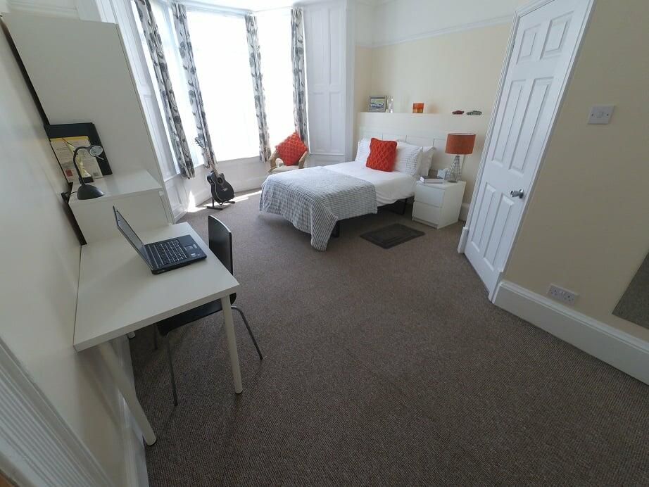 9 bed Private Halls for rent in Northampton. From Edward Knight Estate Agents - Northampton