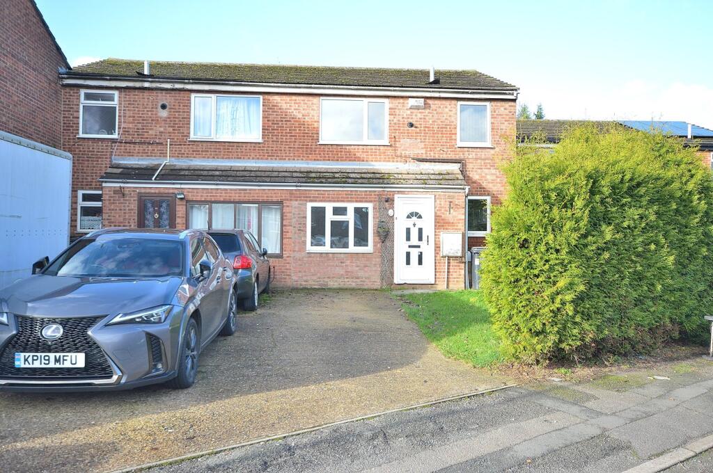 3 bed Mid Terraced House for rent in Northampton. From Edward Knight Estate Agents - Northampton