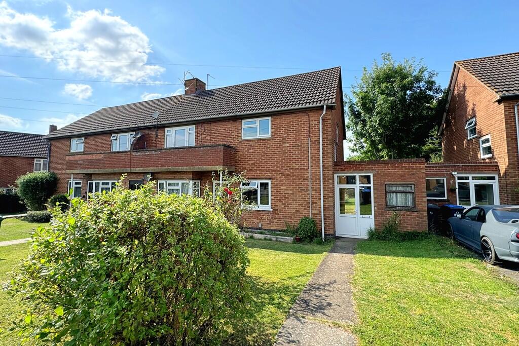 2 bed 1st Floor Flat for rent in . From Edward Knight Estate Agents - Rugby