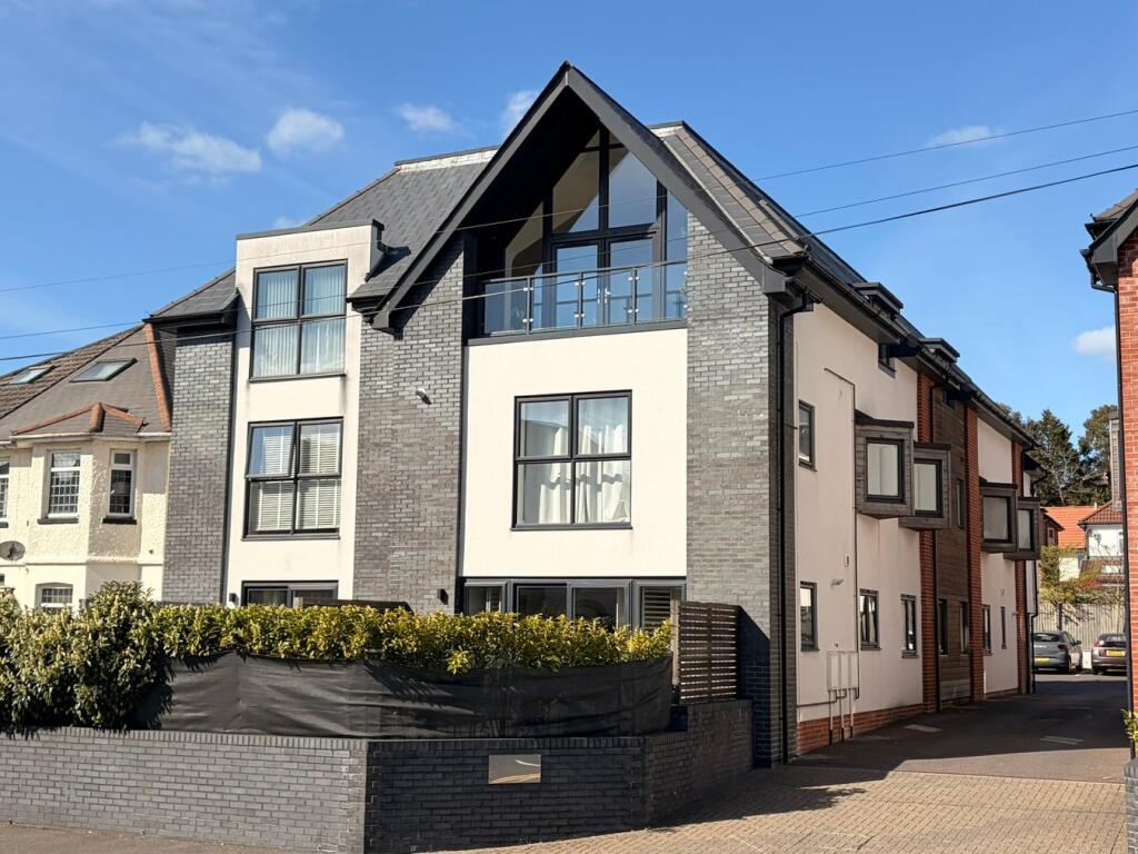 2 bed Apartment for rent in Poole. From Anthony David & Co - Poole