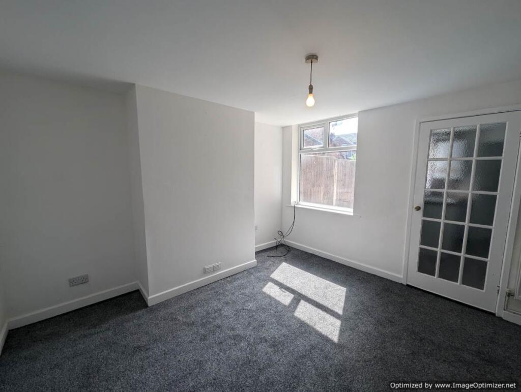 1 bed 1st Floor Flat for rent in Coppenhall Moss. From Eazy Lett - Crewe
