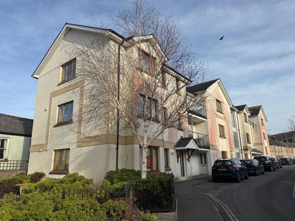 2 bed 1st Floor Flat for rent in Okehampton. From Godfrey Short & Squire - Okehampton 2 bed 1st Floor Flat for rent in Okehampton. From Godfrey Short & Squire - Okehampton
