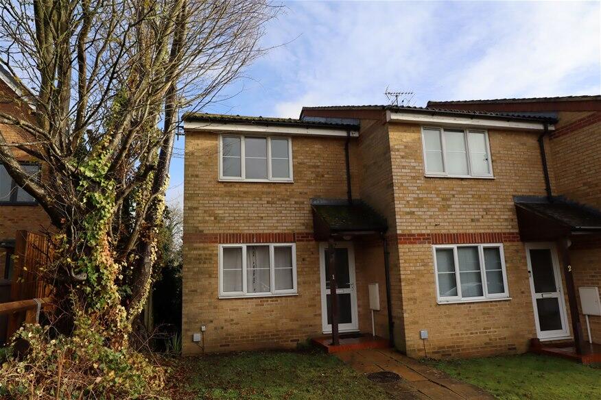 1 bed Mid Terraced House for rent in Harpenden. From Allsopp Estate Agents - Harpenden
