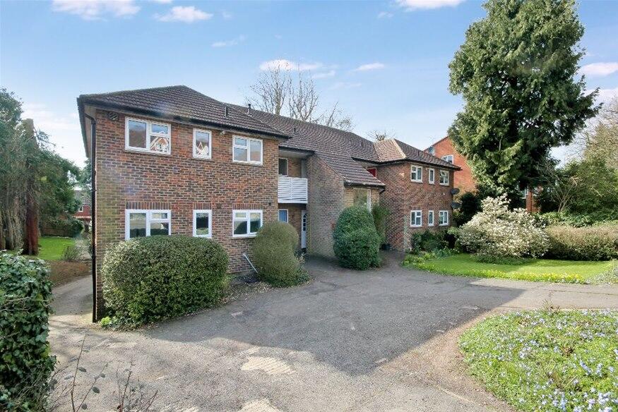 2 bed 1st Floor Flat for rent in Harpenden. From Allsopp Estate Agents - Harpenden