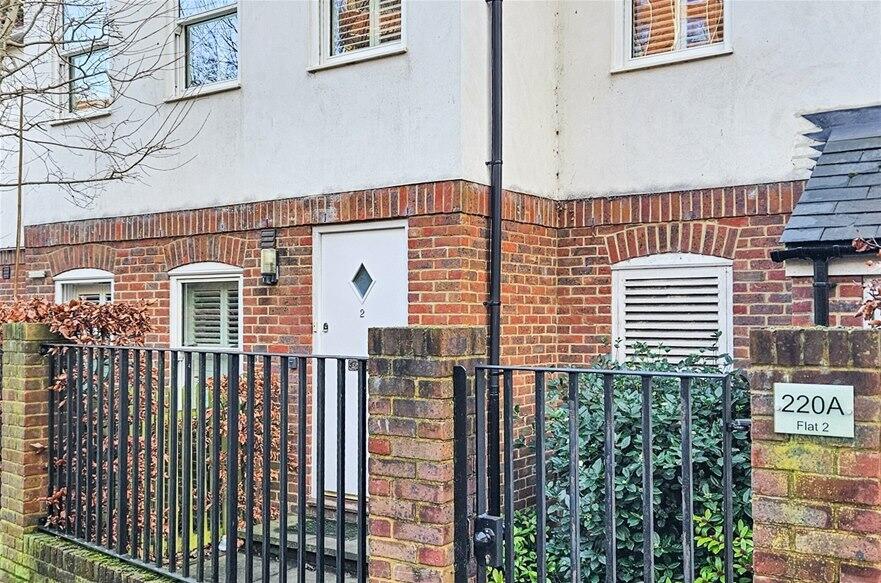 2 bed 1st Floor Flat for rent in St Albans. From Allsopp Estate Agents - Harpenden