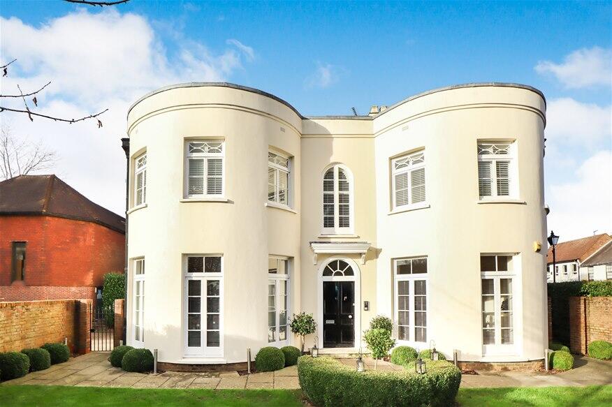 3 bed 1st Floor Flat for rent in Harpenden. From Allsopp Estate Agents - Harpenden