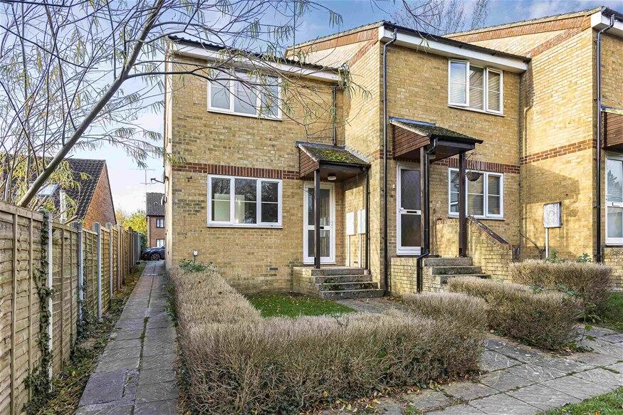 1 bed Mid Terraced House for rent in Harpenden. From Allsopp Estate Agents - Harpenden