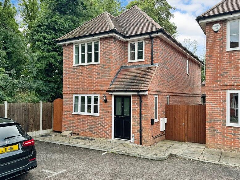 3 bed Detached for rent in Harpenden. From Allsopp Estate Agents - Harpenden