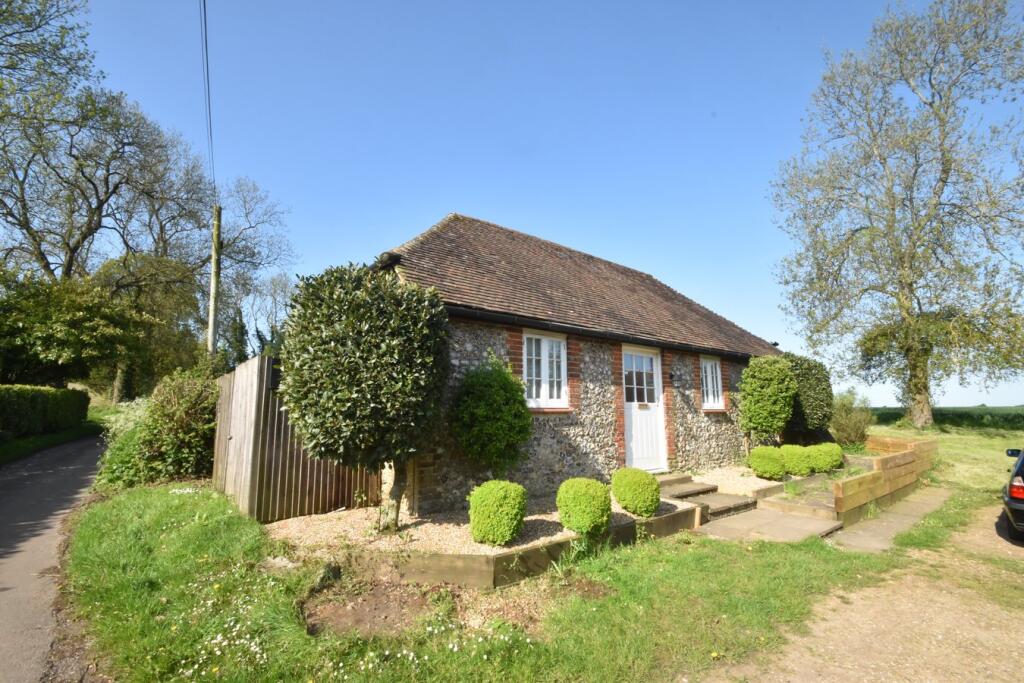1 bed Detached bungalow for rent in Charing. From Philip Jarvis Estate Agents - Lenham