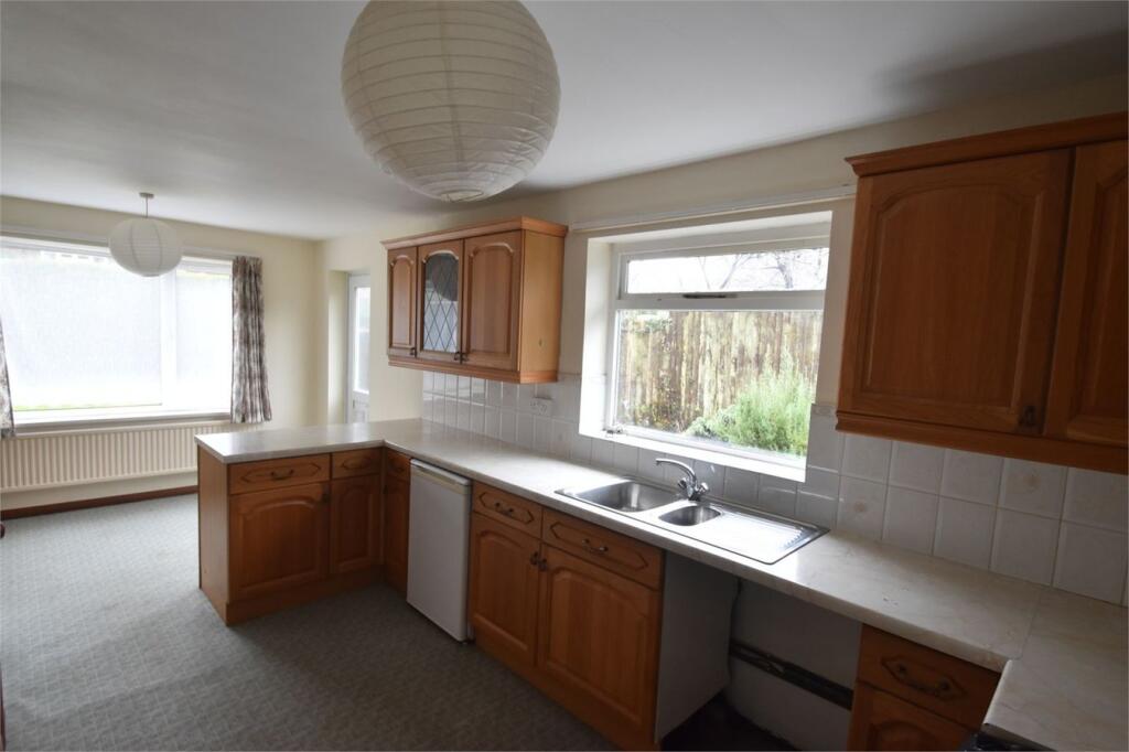 3 bed Detached bungalow for rent in Platt's Heath. From Philip Jarvis Estate Agents - Lenham