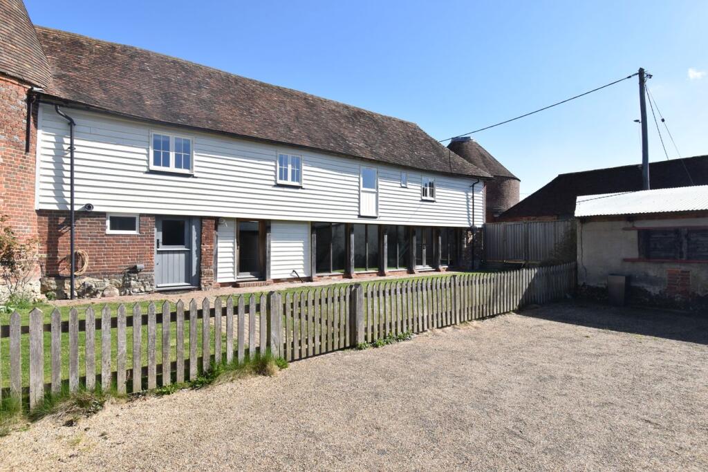 2 bed Barn for rent in Lenham Heath. From Philip Jarvis Estate Agents - Lenham