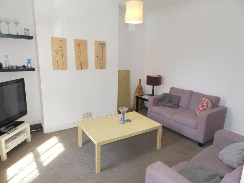 3 bed Mid Terraced House for rent in Leeds. From Castlehill - Headingley 3 bed Mid Terraced House for rent in Leeds. From Castlehill - Headingley