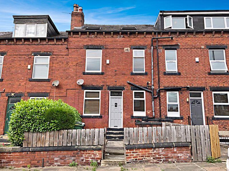3 bed Mid Terraced House for rent in Leeds. From Castlehill - Headingley